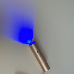 red-blue-light-therapy-pen-blue-light-on
